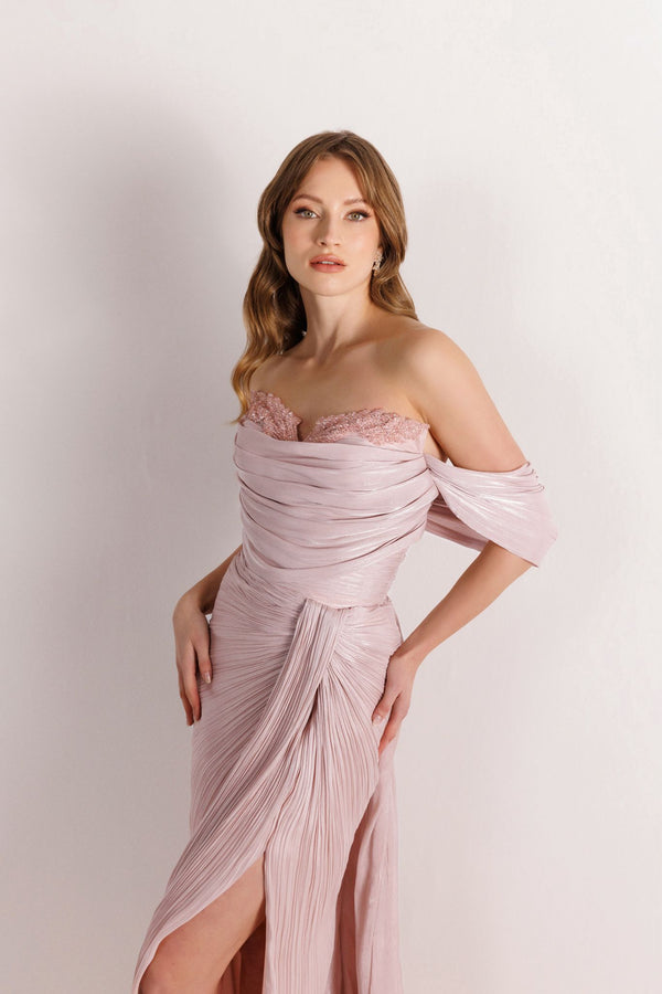 فستان سهرة راقي بلمسة جذابة